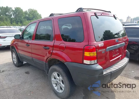 2005 Ford Escape Xlt z USA, uszkodzony, nr VIN 1FMYU93125KB84638
